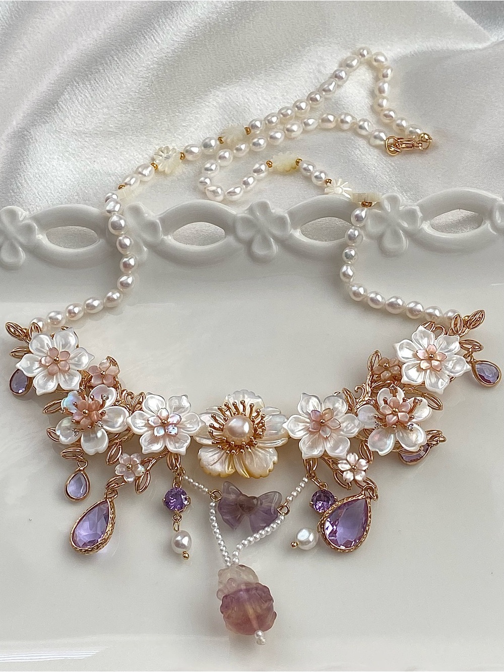 N325-Handmade Multi Mother Of Pearl Flowers,Freshwater Pearl & Fluorite Necklace